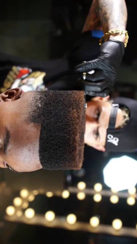 这个估计才是真正的标准平头吧!对于这个发型你们怎么看? .