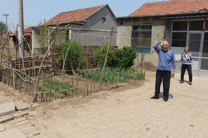 农村7旬老人的田园生活,满满的惬意