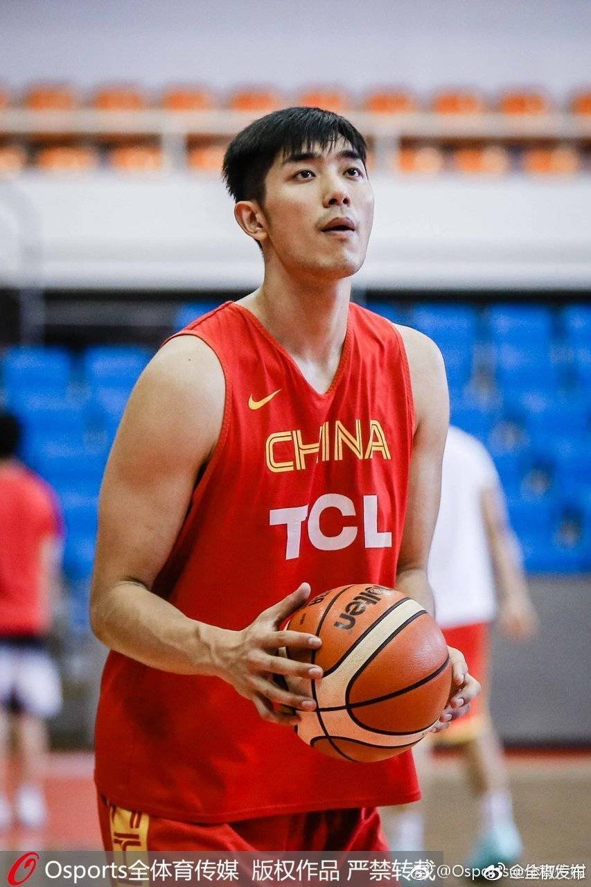 吴冠希求婚张常宁,突如其来的一把狗粮|吴冠希|张常宁|狗粮_新浪新闻