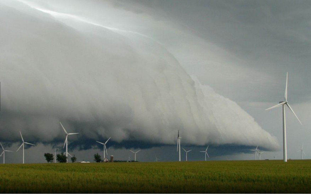 美国密歇根州乌云坠地景象壮观,专家警告:或有灾难
