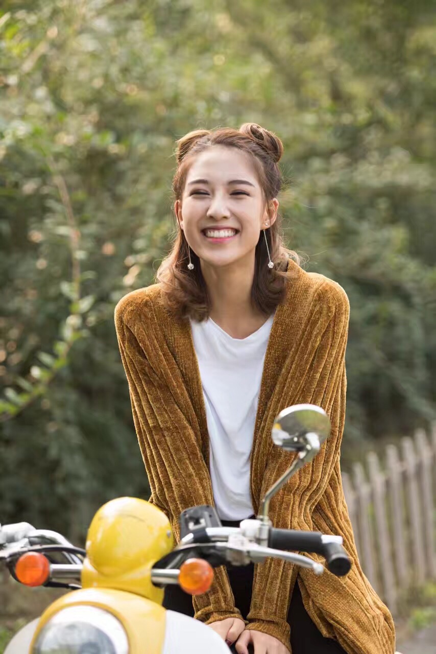 超可爱的漫画腿小姐姐@未书羽 广西艺术学院 笑起来超甜被微博里的抖