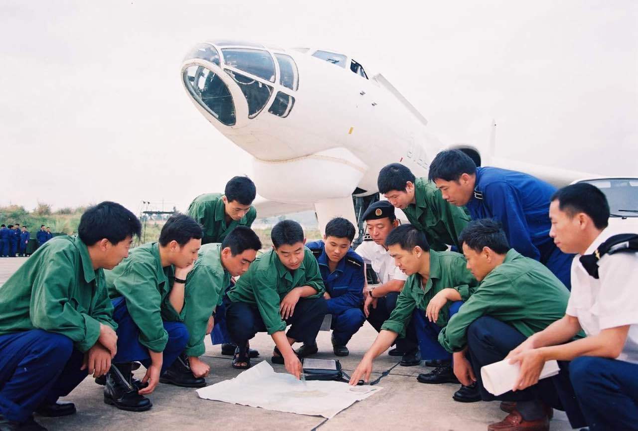 回顾十七年前 送别战友“海空卫士”王伟|王伟|阮国琴|部队_新浪新闻