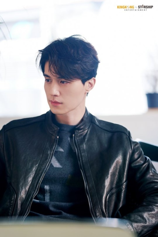 韩国艺人李栋旭代言男装品牌拍最新宣传照