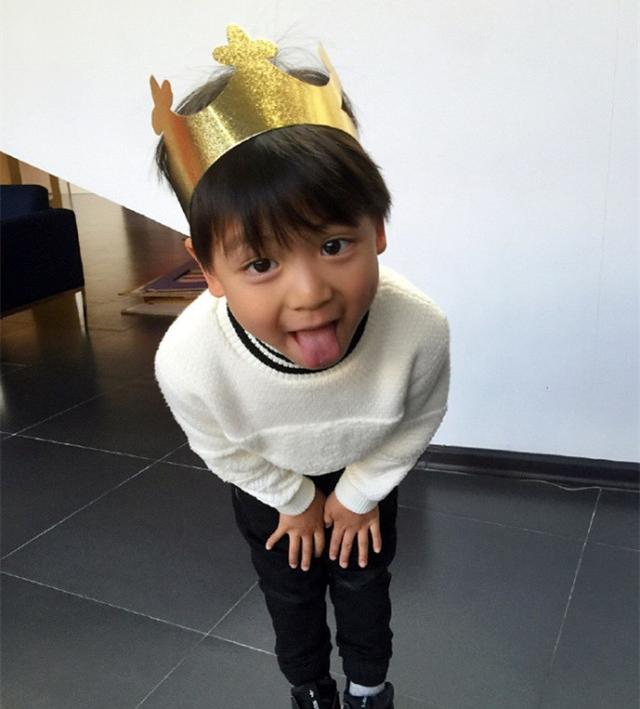 森碗的呆萌表情,和叶一茜口中的形容,别说,还真叫天衣无缝的对接.