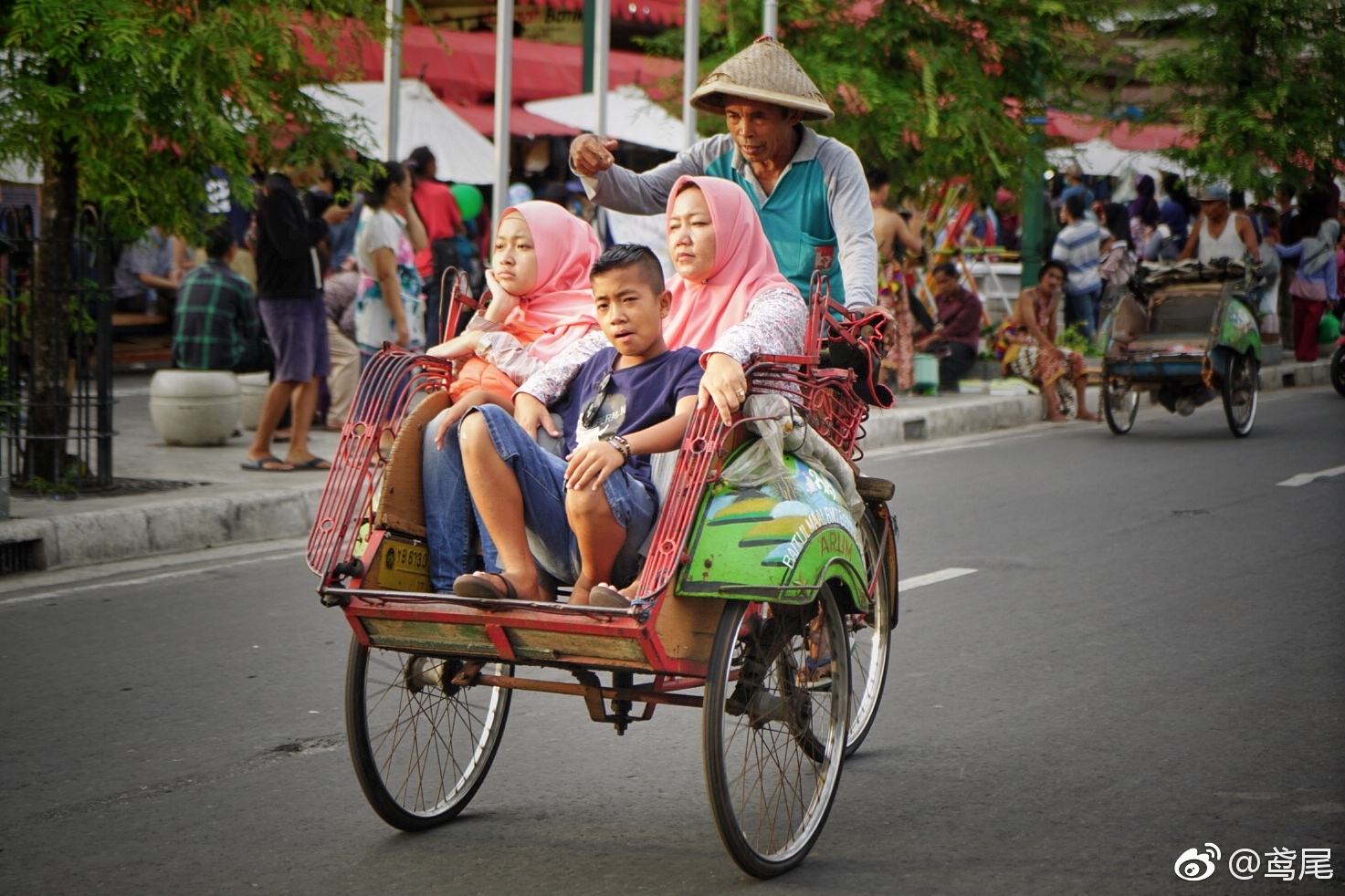 中国有句口头禅"……早已丢到爪哇国了",用来形容犹如天边的遥远