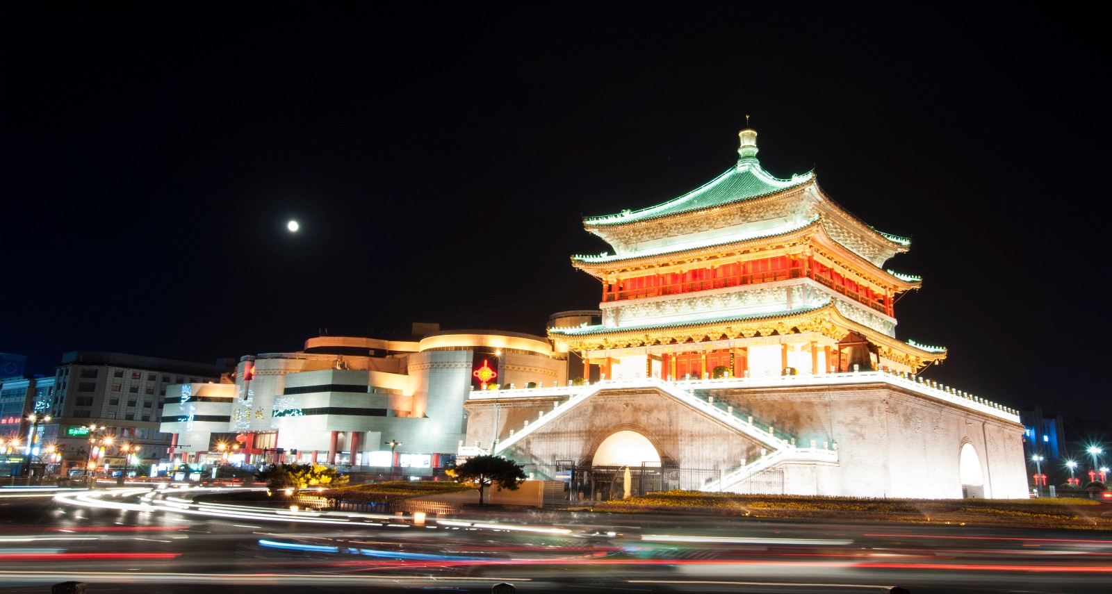 古城西安钟楼夜景美如画