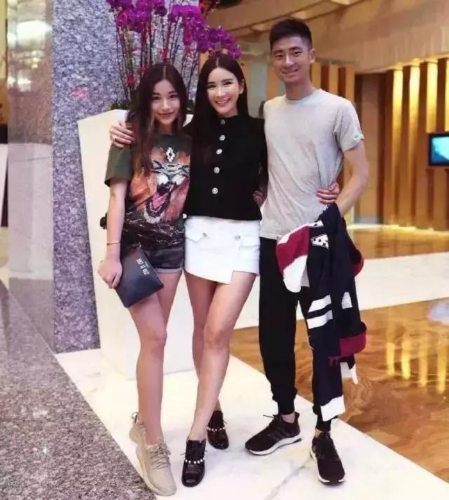 蔡欣颖和丈夫结婚15年后就离婚了,在这其中为丈夫生下了一儿一女
