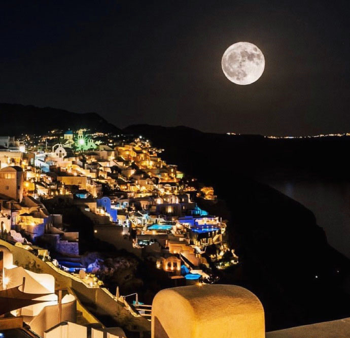 圣托里尼的夜晚静谧唯美