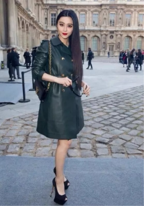 女明星穿过的那些"高跟鞋鞋",就想给她们扔掉,一位穿着还不错