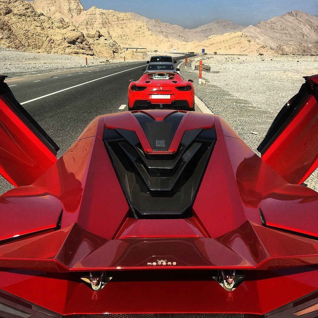 红色莱肯lykan hypersport