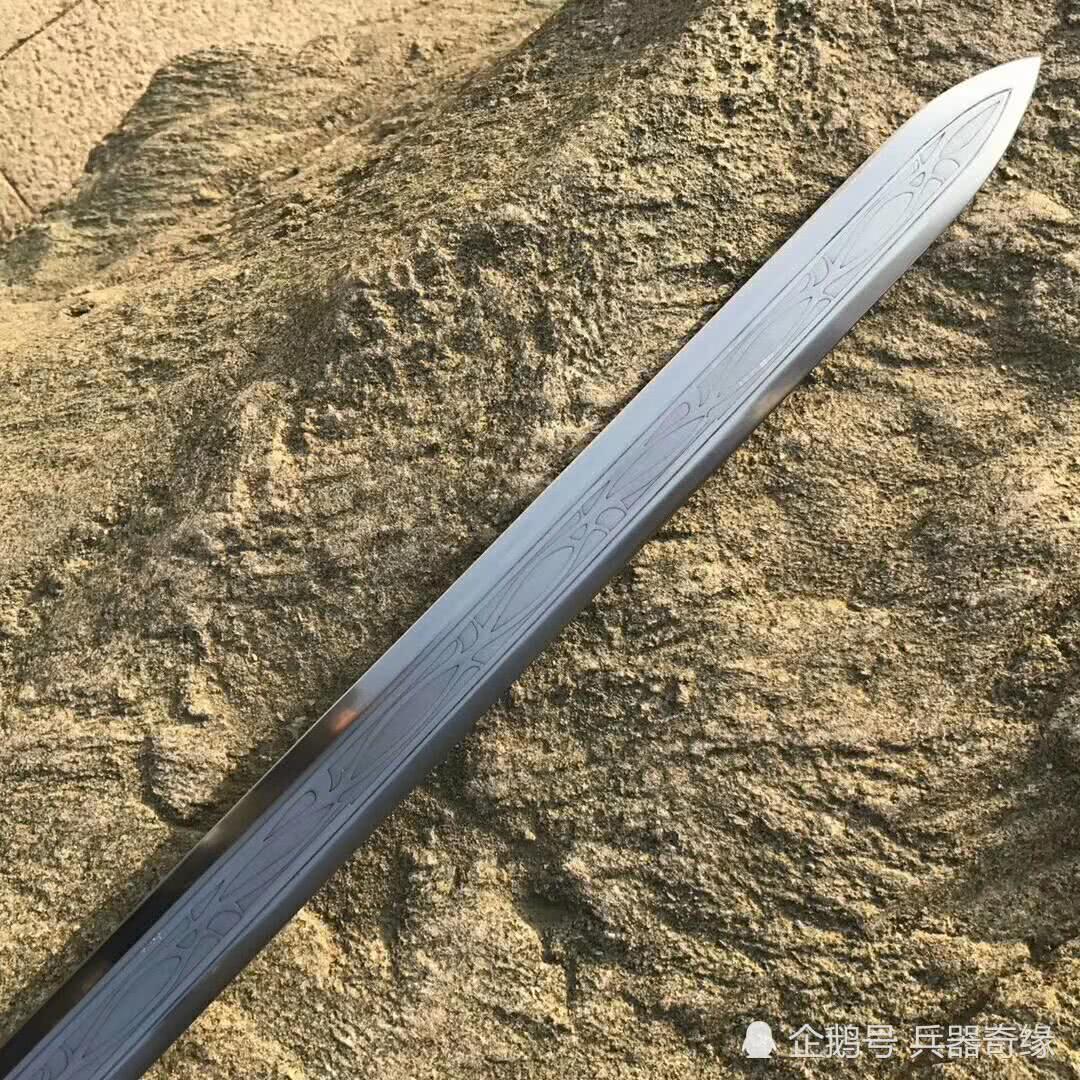 昆吾战剑龙泉古法工艺手工锻打花梨木木套