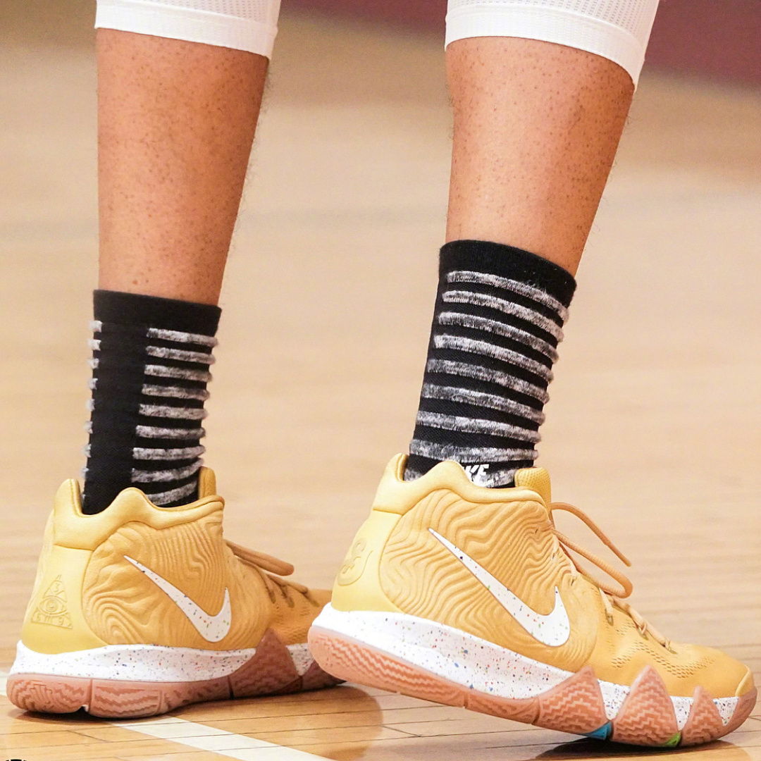 骑士助教phil handy上脚的欧文战靴新配色kyrie 4 "cinnamon toast c