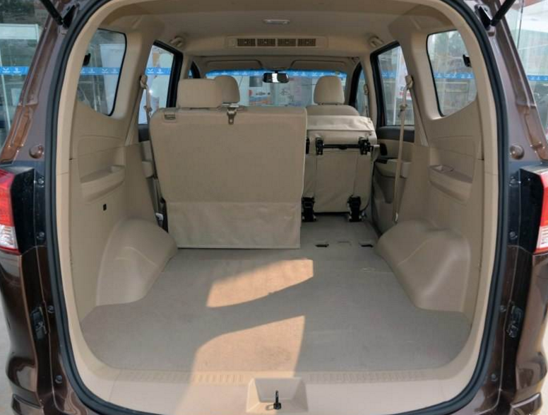 五菱面包车将最后一排座位折叠起来运输货物,会罚款吗?