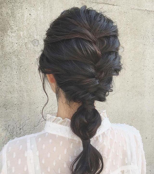 气质优雅编发,看起来复杂其实很简单,让爱美的你更加青春洋溢!