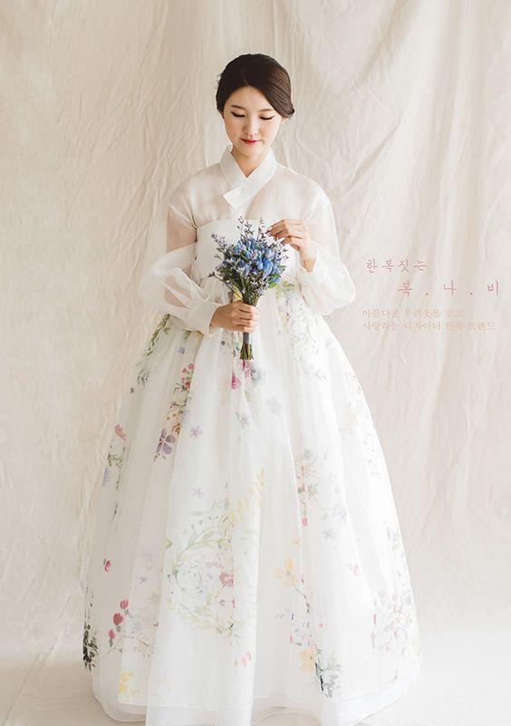 充满特色的韩国传统婚纱服装