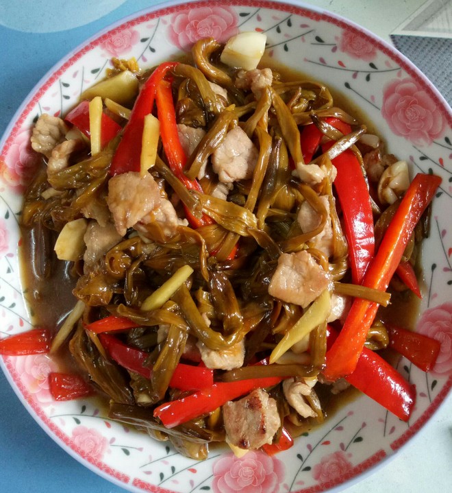 (小贴士)1,这道黄花菜炒肉需要注意的是,干黄花菜要提前几个小时用