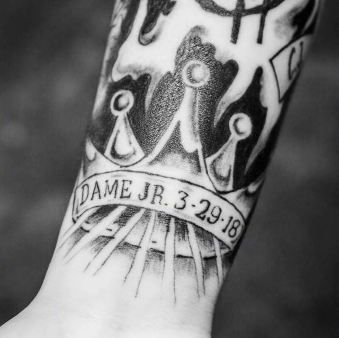 文身达人!利拉德晒出自己的新文身,他将自己的亲人放在第一位