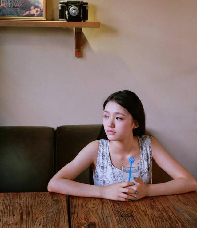 林允出道前照片曝光!只是胳膊有点粗,样子还是挺清纯的!