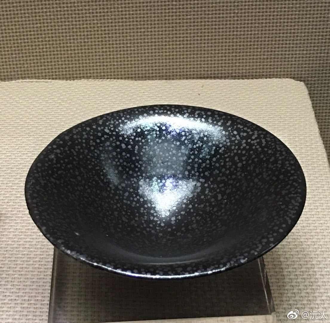 1,吉州窑黑釉剔刻梅花纹瓶,宋代,拍摄于中国国家博物馆