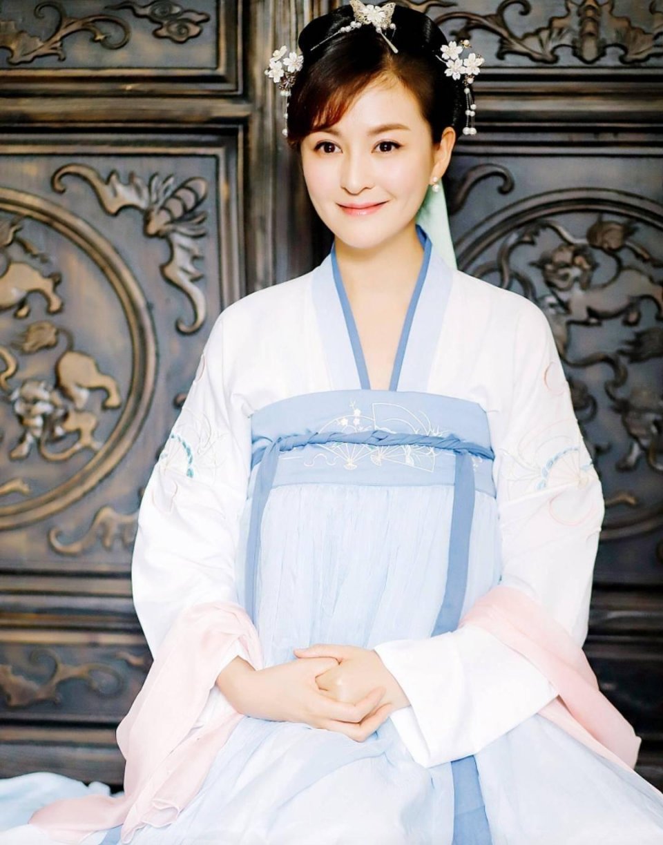 出道近20年却从无绯闻,丈夫10年追妻路一个细节抱得美人归!