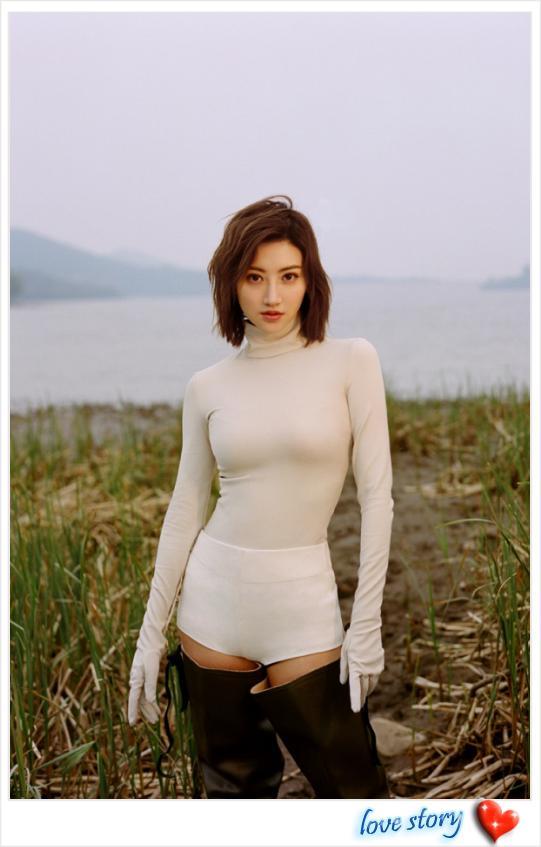 景甜拍大片,打底裤外穿惊爆眼球!网友:张继科解放了你的天性