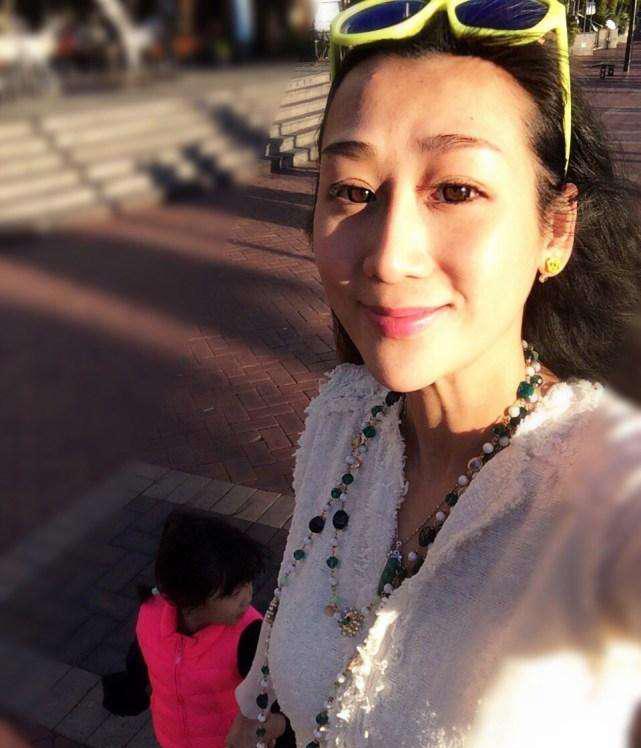 陈浩民的娇妻蒋丽莎经过5年剖腹4胎, 如今才32却老成这样