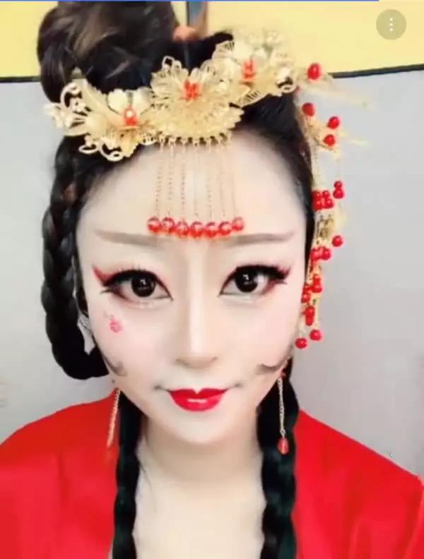 48岁大妈化完妆后变萌妹子网友回家给女朋友卸妆去