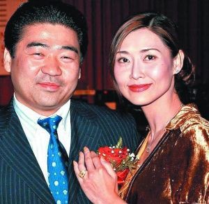 卿本佳人的她是性感艳星拍过大尺度片结婚后成豪门阔太太