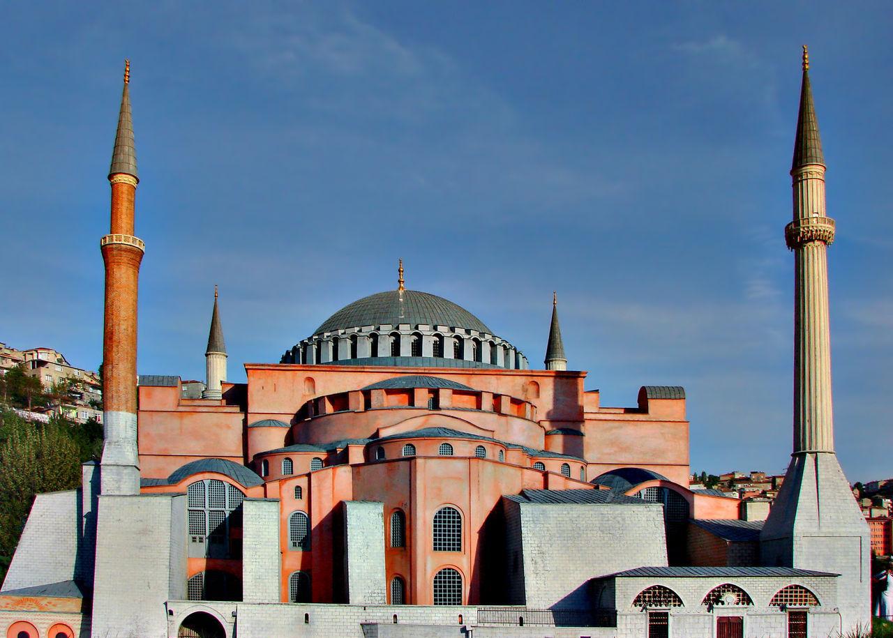 中外古典建筑拜占庭帝国147圣索非亚大教堂拜占庭帝国时期建筑物的最