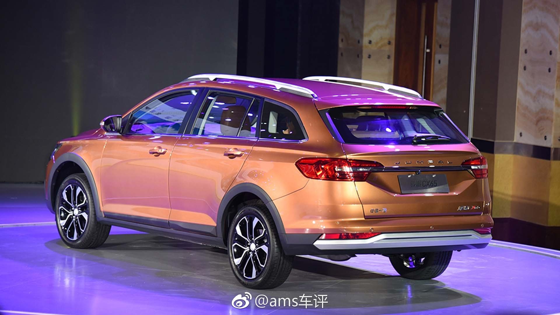 5月17日,天津一汽全新跨界旅行车骏派cx65正式上市销售,新车搭载1