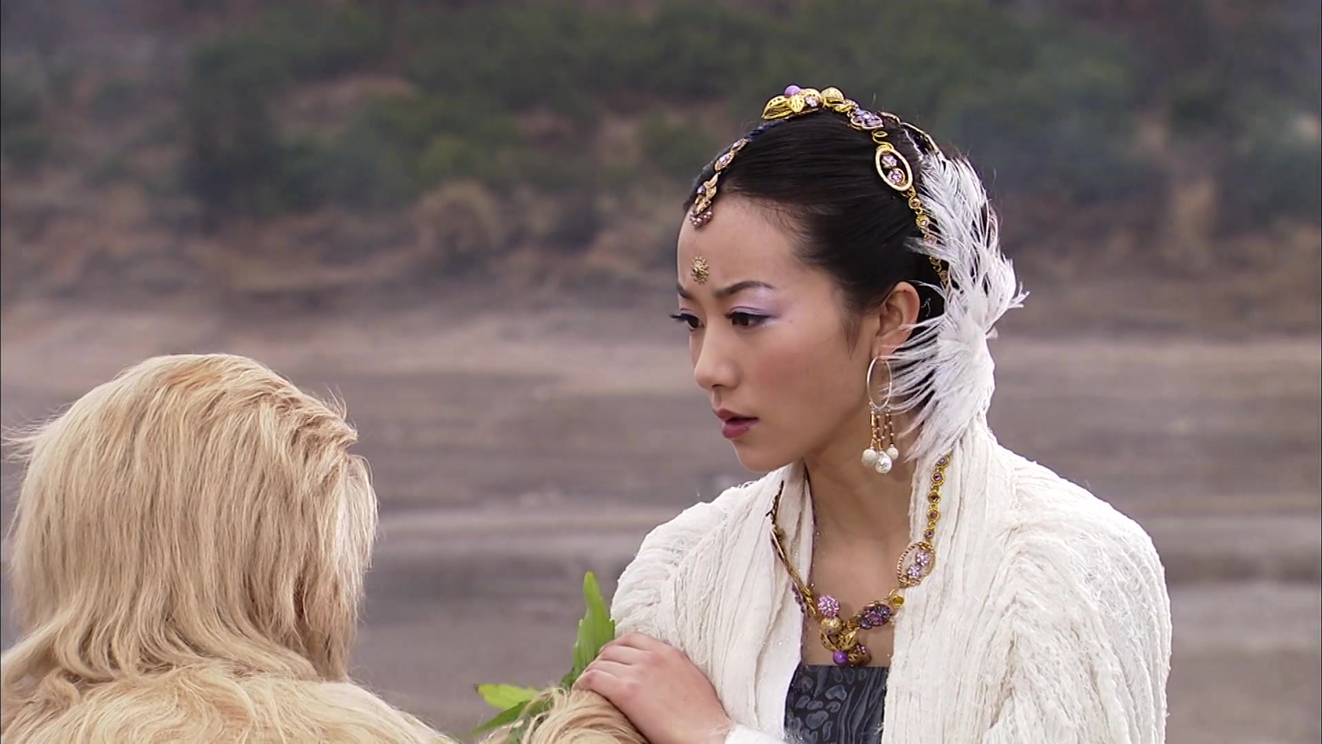 新西游记:看来这次真的不能拖困了,白鸟翩翩在打斗中也受了伤