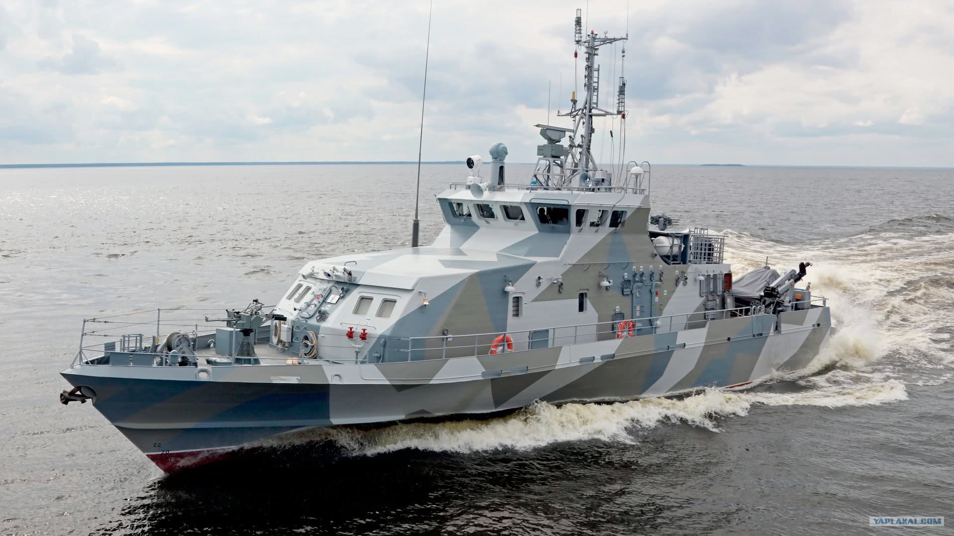 这是一种新型巡逻艇,满载排水量180吨,安装有14.