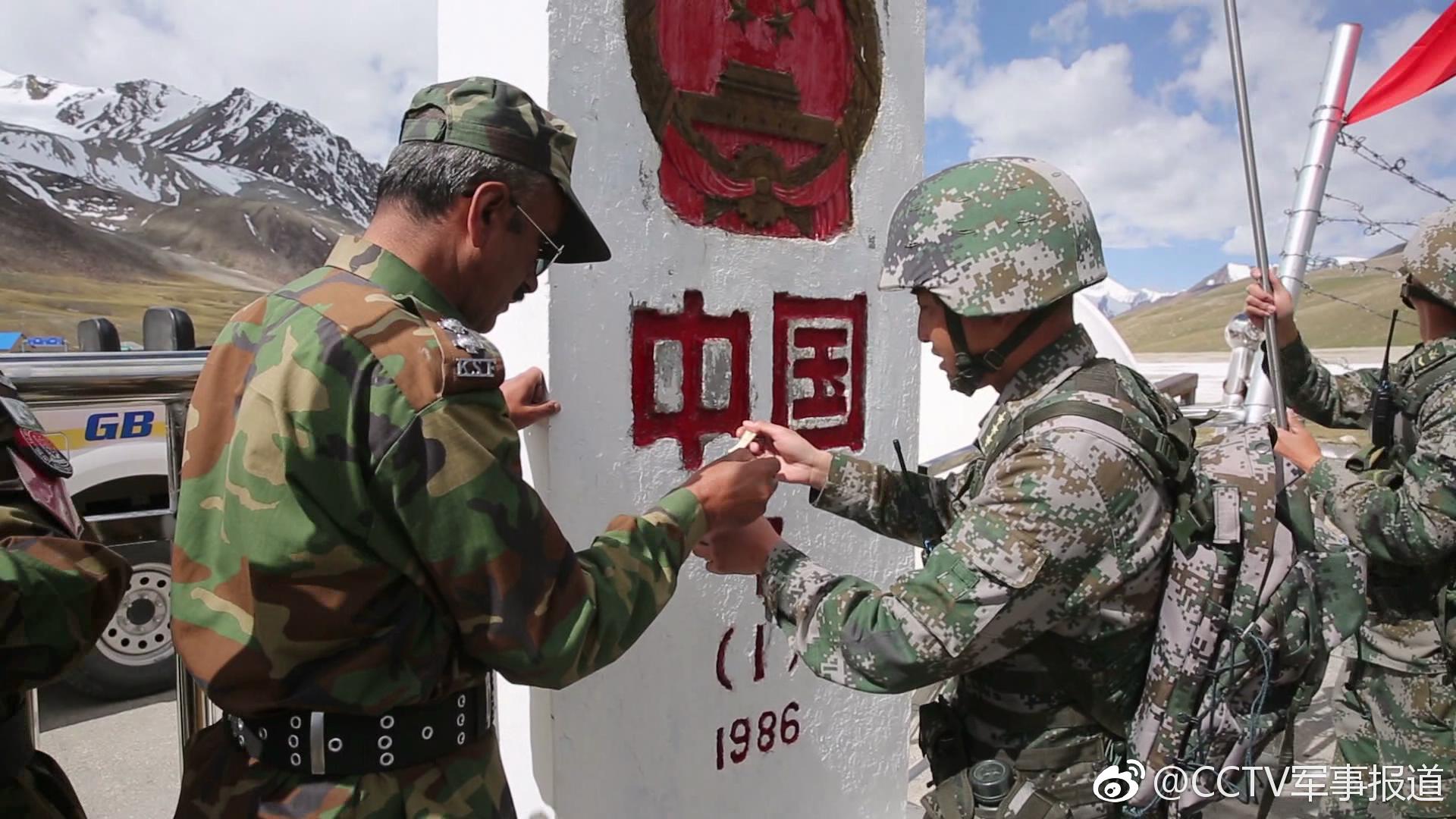 红其拉甫达坂:中巴边防军警边境线联合巡逻