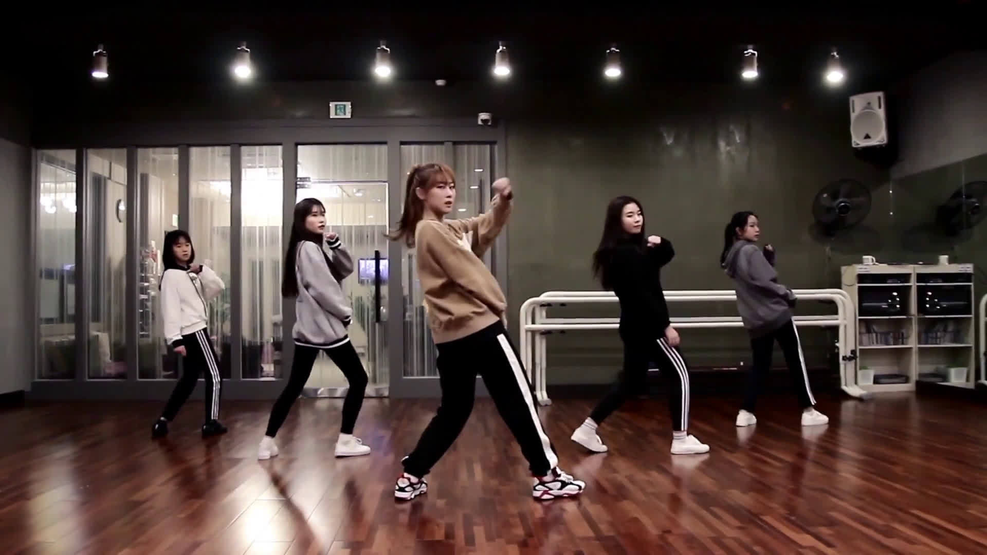 move舞室jinny小姐姐翻跳exo《dancing king》,喜欢喜欢!