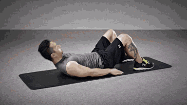 动作4:卷腹摸脚跟动作3:开合跳动作2:俯卧转体提膝动作1:俯卧挺身