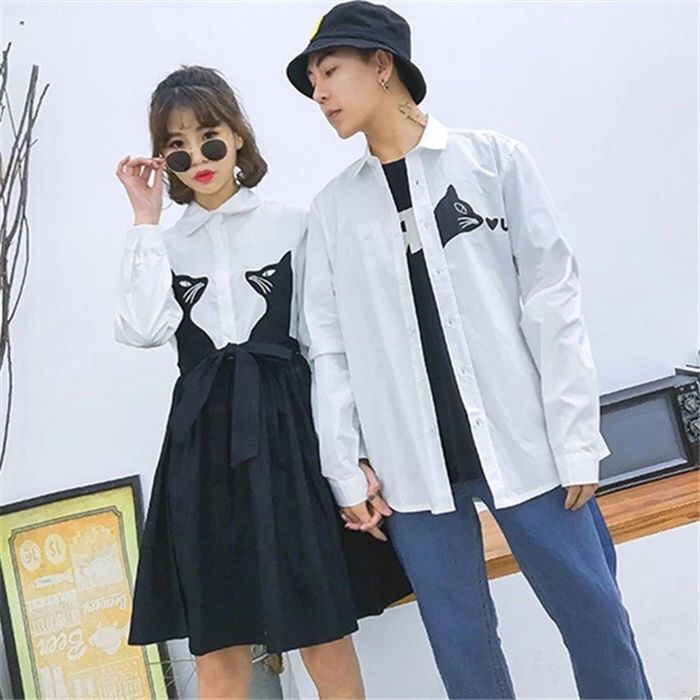 不同于上款,这款情侣装中,男生为白色衬衫,内搭黑色长袖t恤,女生为