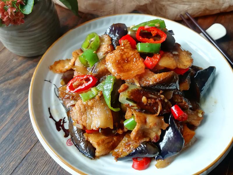 茄子这样做才好吃,加上它一起烧软糯下饭,简直人间美味|茄子|五花肉