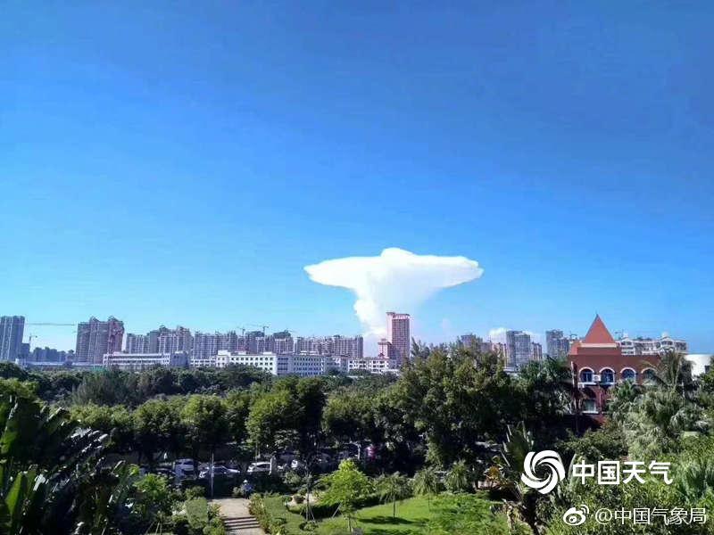 海口惊现云砧奇观状似飞碟