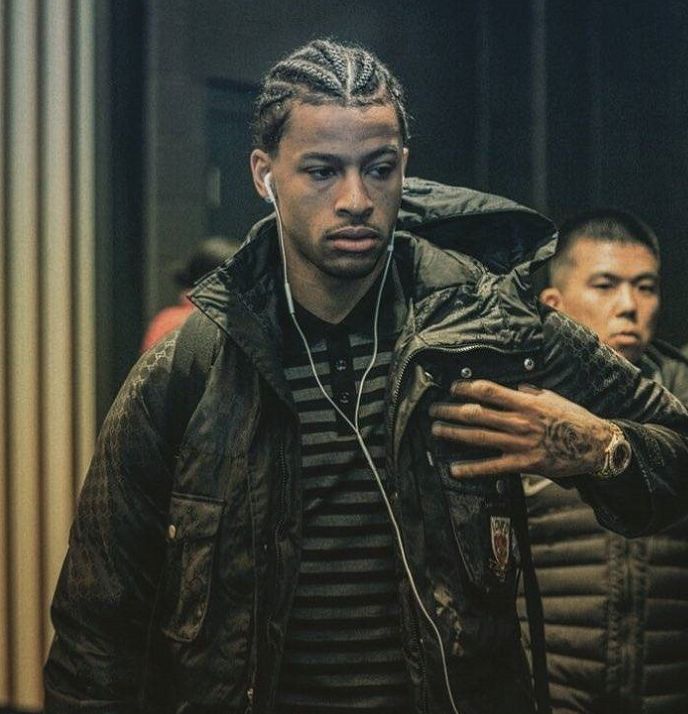 大旗,但是一份参考答案的意外流出却让大苹果城乱了套,一头地垄沟外加