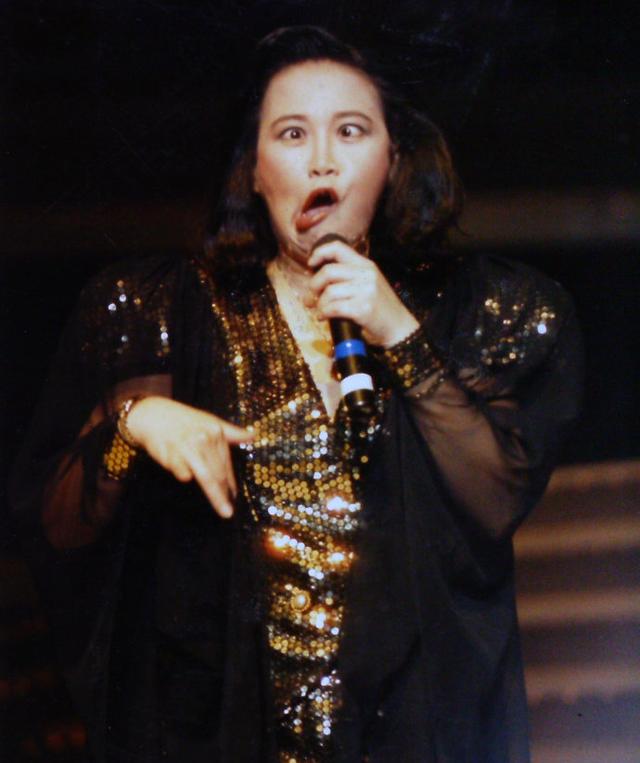 与司机老公恩爱37年,63岁仍开个人演唱会|周星驰|朱咪咪|配角_新浪