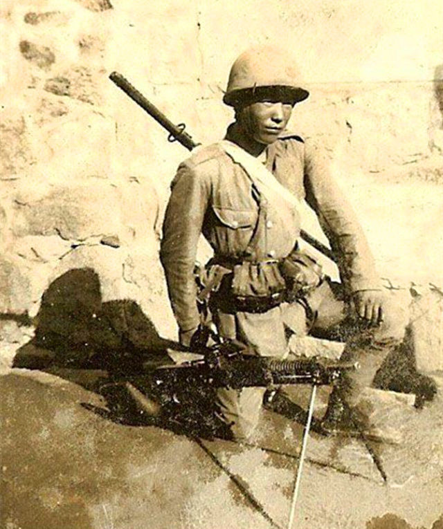 二战时期日本侵华部队单兵老照片 最后一张最可恨
