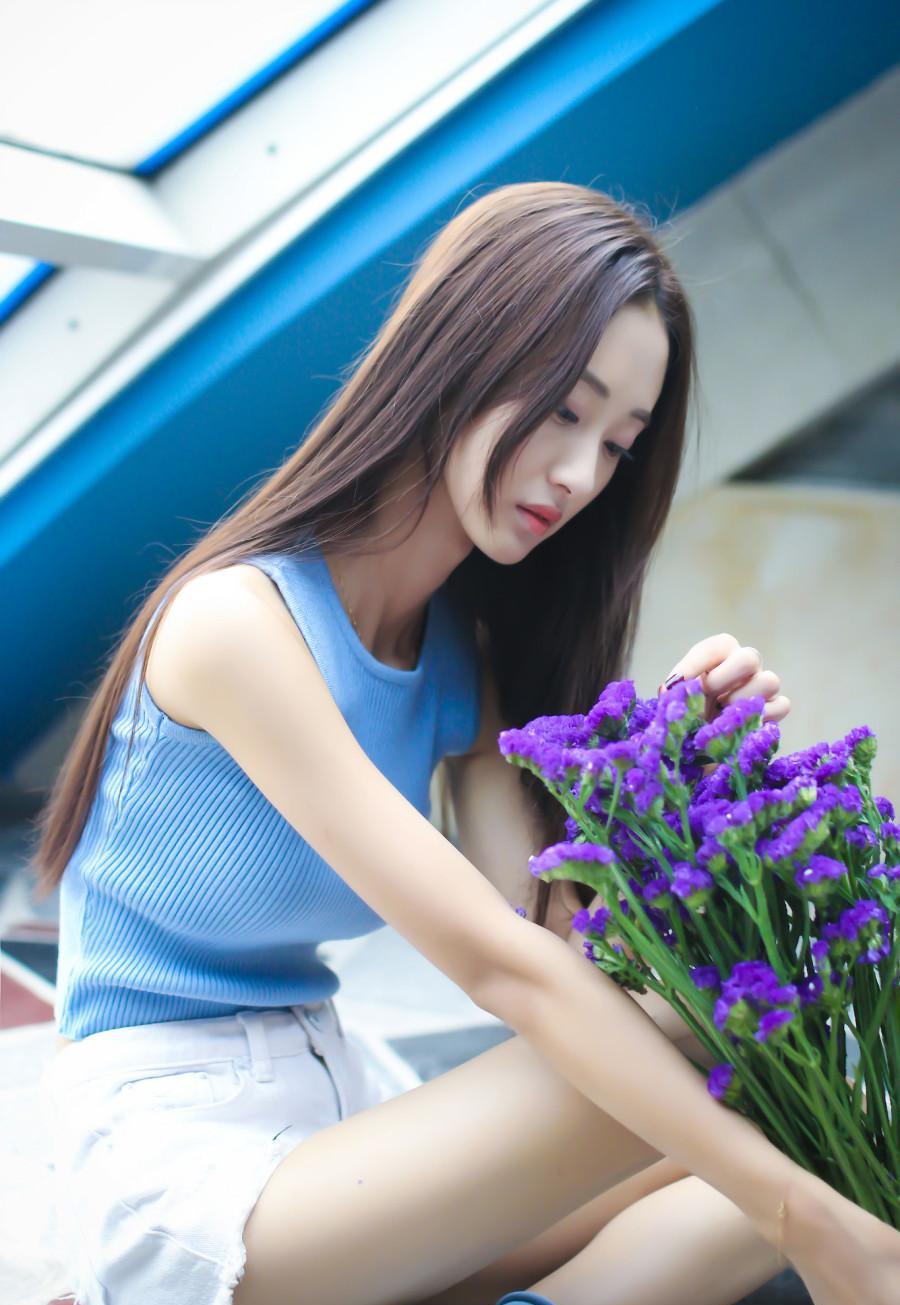 夏季百搭热裤 白皙美腿紧身热裤 真是清凉的妹子魅力吸睛 姑娘你裙子