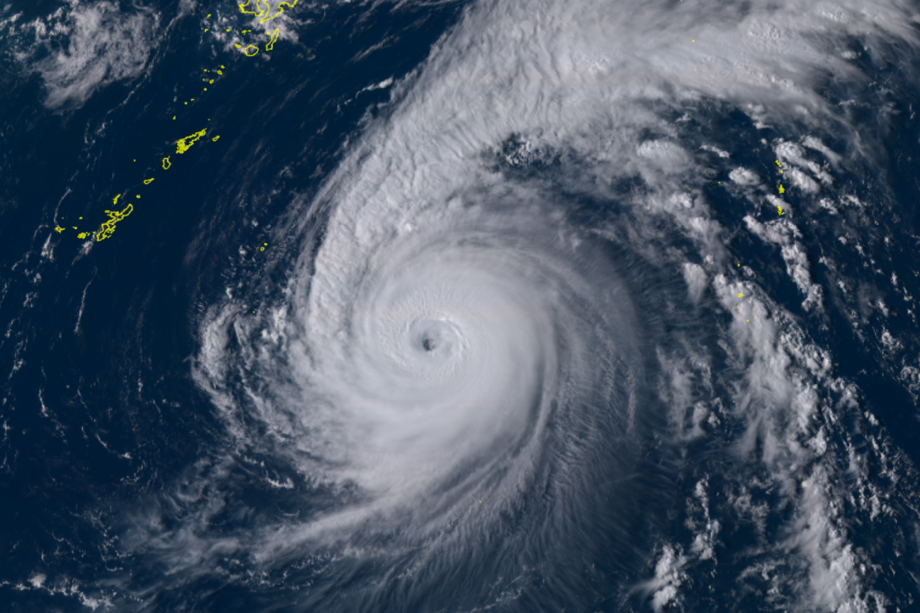 飞燕再次眼壁置换,台风眼巨大强度可观!日本真的要当心