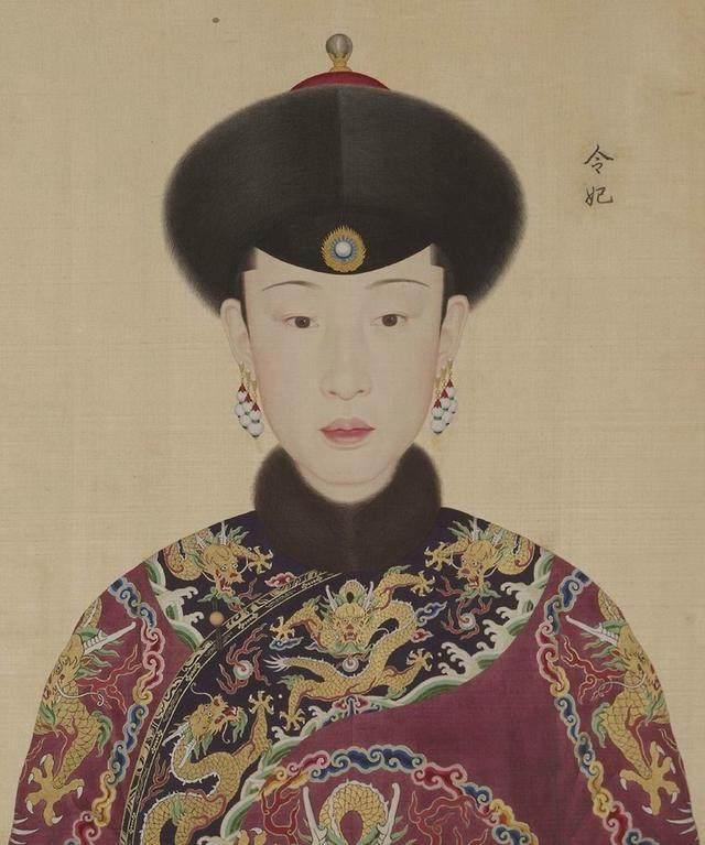 一江南美女,未经选秀即成乾隆宠妃,无儿无女,却抚养了令妃的儿子