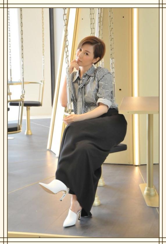 刘心悠不过剪了个短发,就气场全开时髦到炸,37岁嫩成了17岁