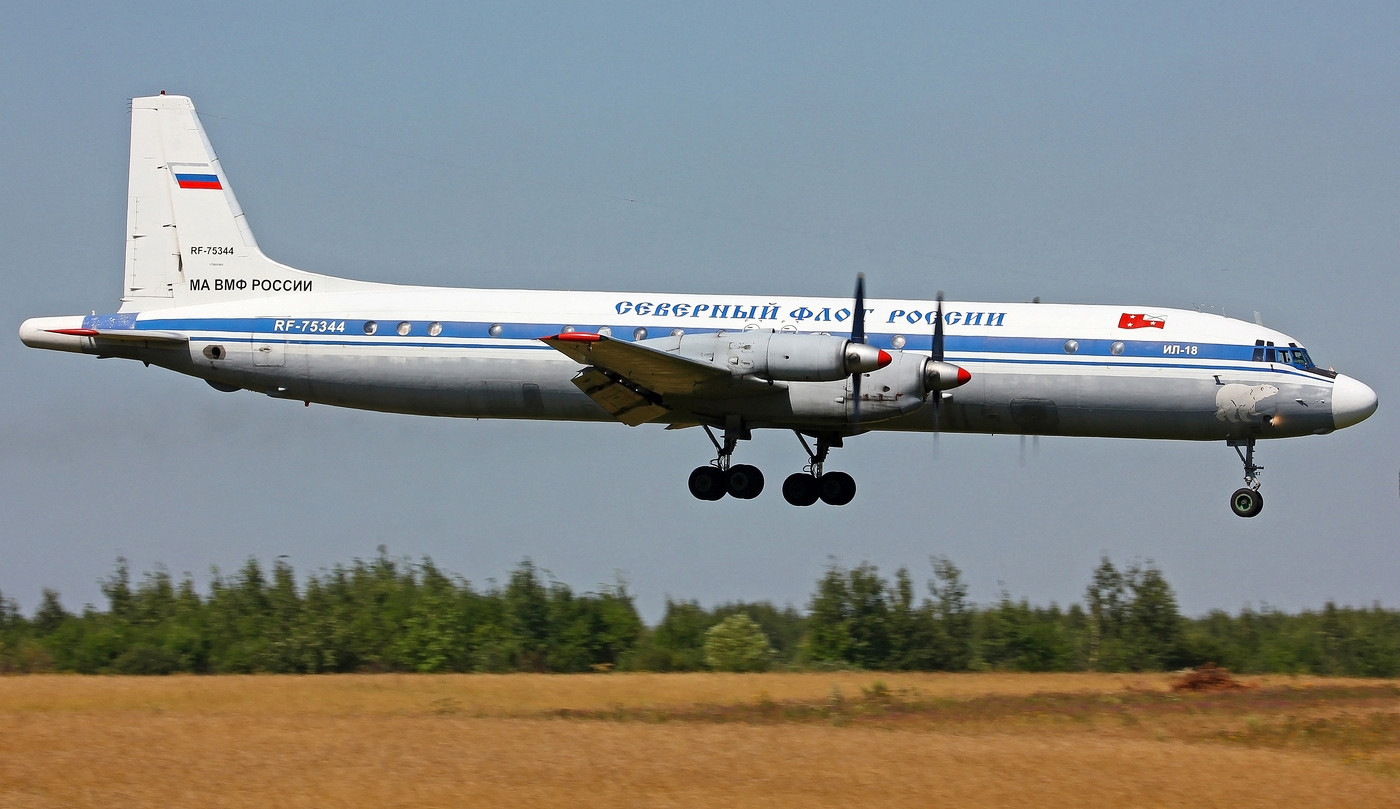 苏联伊尔18涡桨式运输机,它就是在叙利亚坠毁的伊尔20的原型机啊