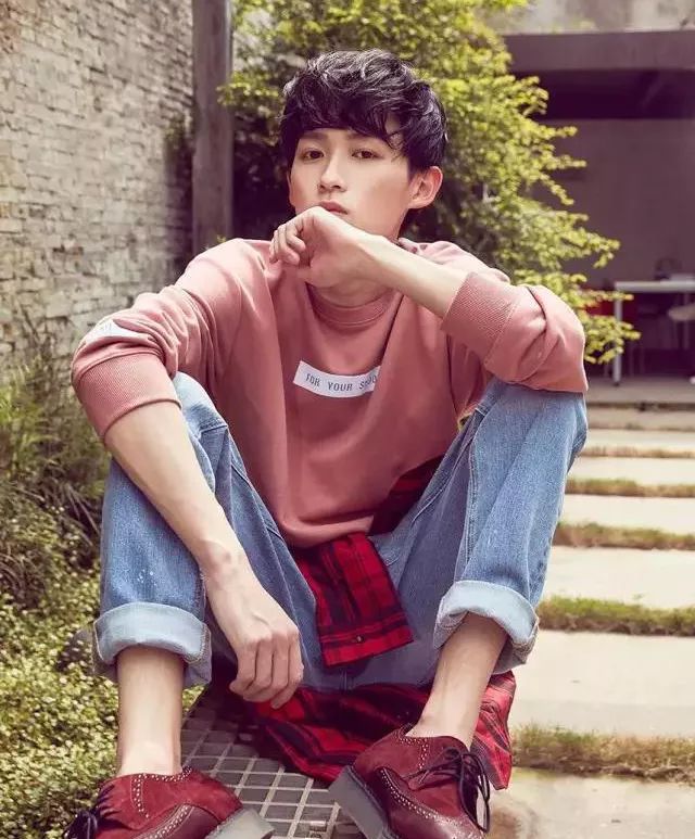 新晋美男查杰,一个你看了一眼就再也挪不开眼的男孩