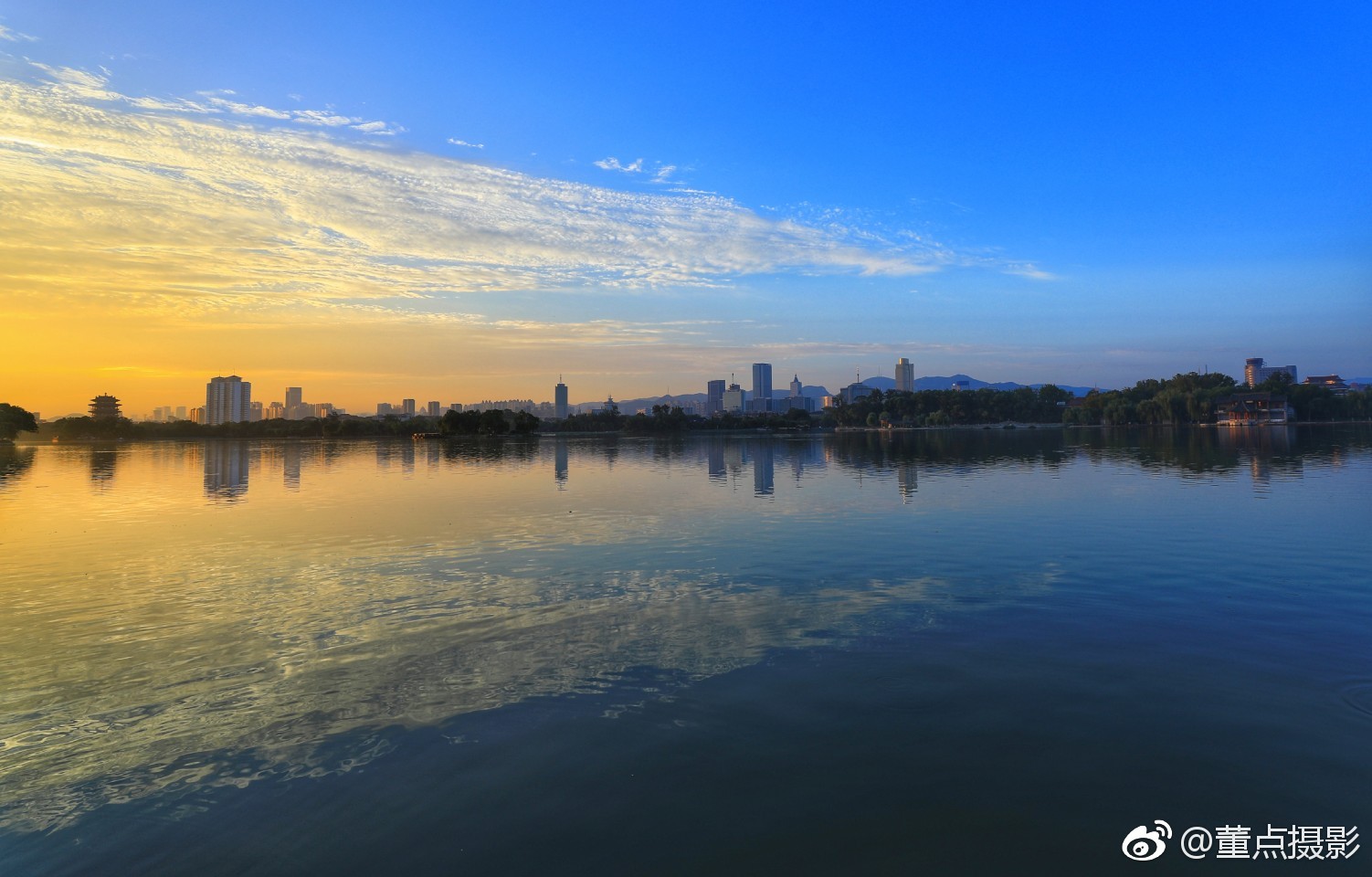 明湖晨曦,佛山倒影!@济南市旅游发展委员会
