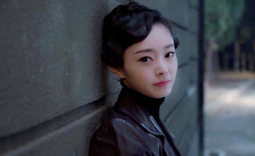 小编都被她的美貌折服了,不管在《创业时代》,还是《伪装者》中,宋轶