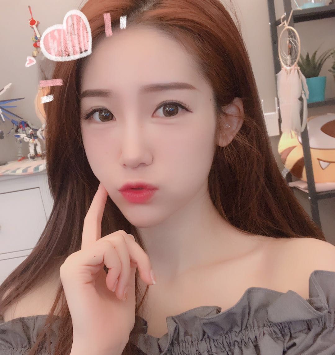 美女主播小熊再做解说,网友很皮:腿,精彩!比赛,精彩!